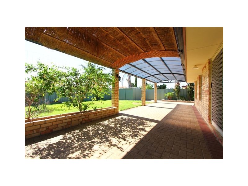 22 Folland Pde, Atwell WA 6164