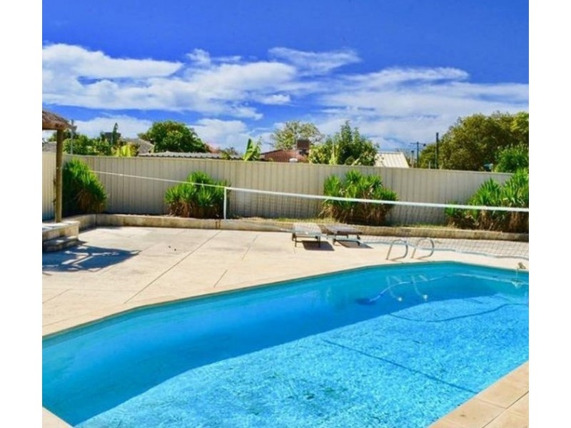 18 Marlow Way, Thornlie WA 6108