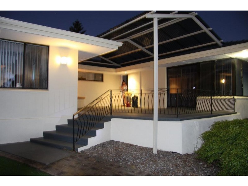 18 Marlow Way, Thornlie WA 6108