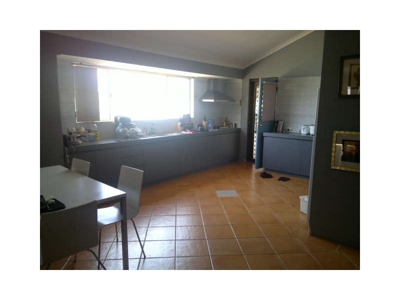 9 folland pde, Atwell WA 6164