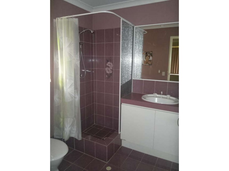 9 folland pde, Atwell WA 6164