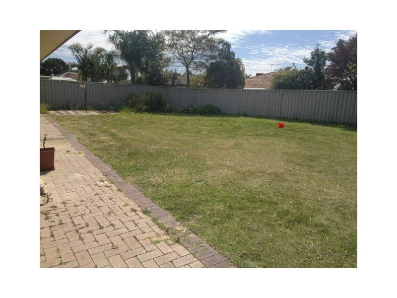 9 folland pde, Atwell WA 6164