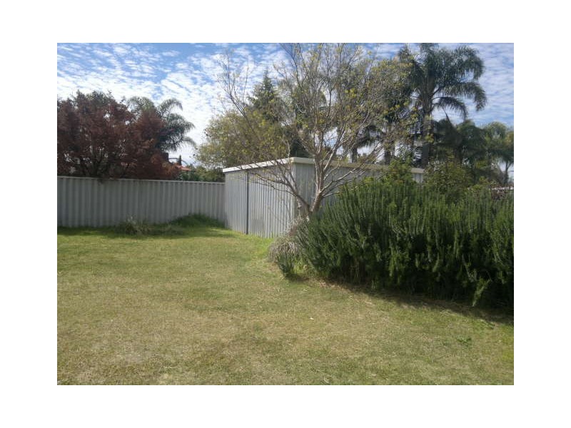 9 folland pde, Atwell WA 6164
