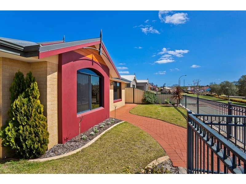 18 Reeves Entrance, Success WA 6164