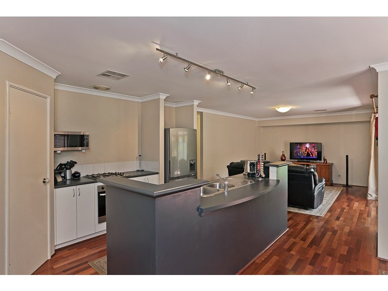 18 Reeves Entrance, Success WA 6164