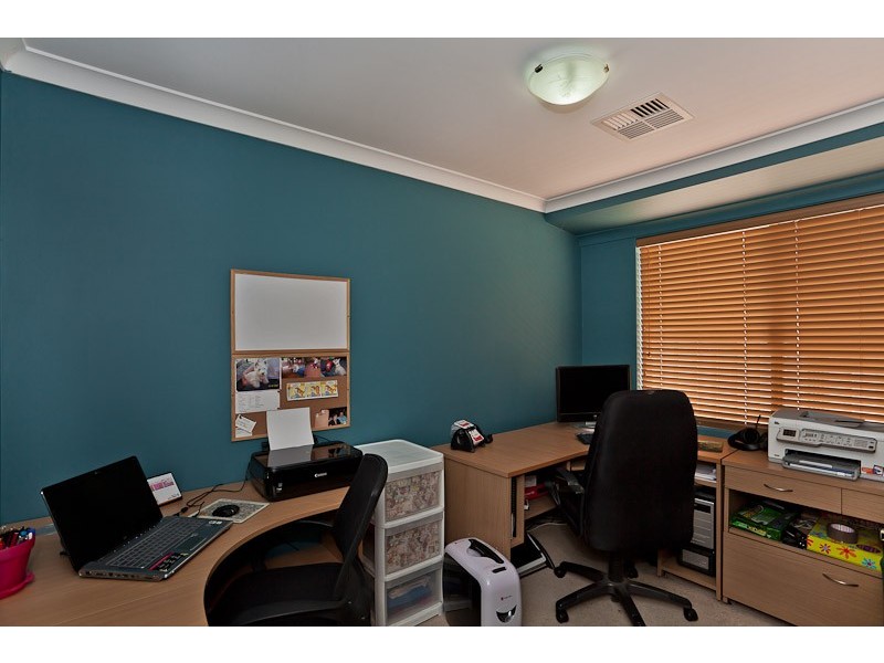 18 Reeves Entrance, Success WA 6164