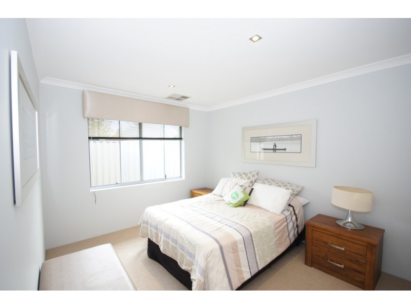 LEASED 8 Isla Place, Piara Waters WA 6112