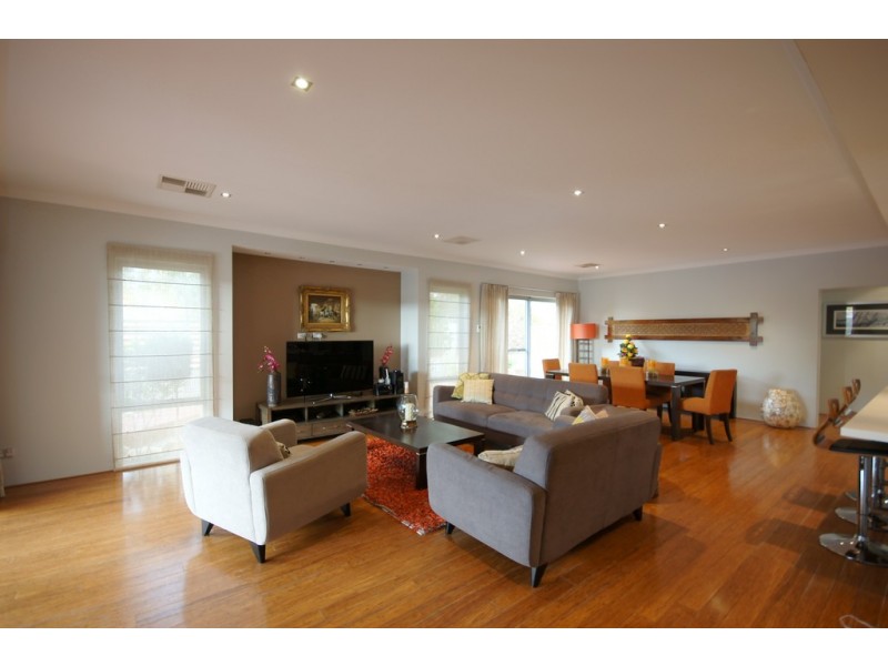 LEASED 8 Isla Place, Piara Waters WA 6112