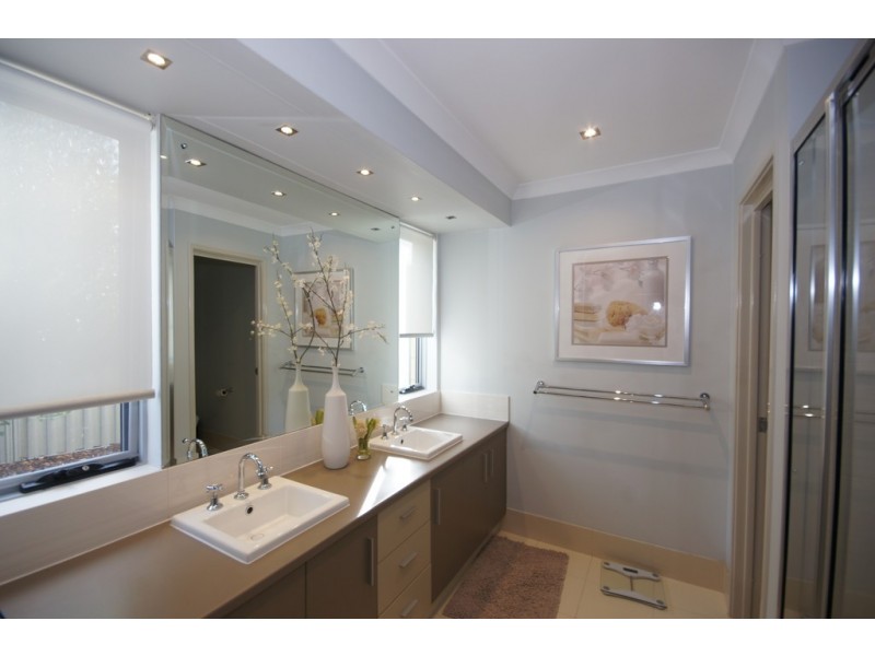 LEASED 8 Isla Place, Piara Waters WA 6112