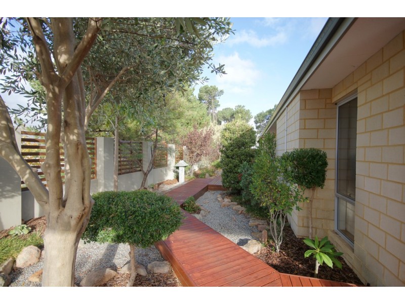 LEASED 8 Isla Place, Piara Waters WA 6112