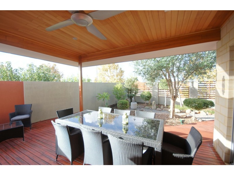 LEASED 8 Isla Place, Piara Waters WA 6112