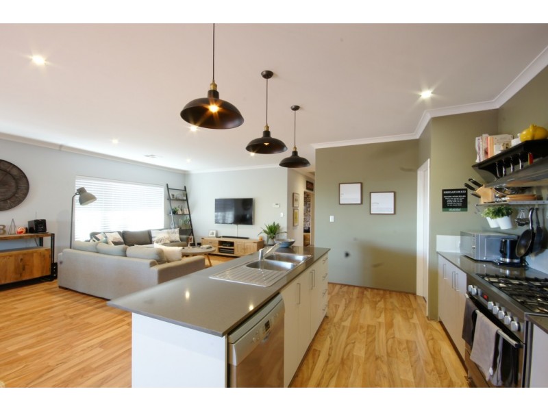 LEASED!!! 29 Bellas Circuit, Piara Waters WA 6112