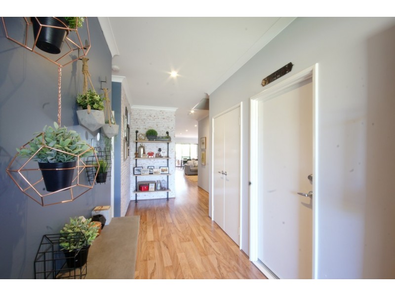 LEASED!!! 29 Bellas Circuit, Piara Waters WA 6112