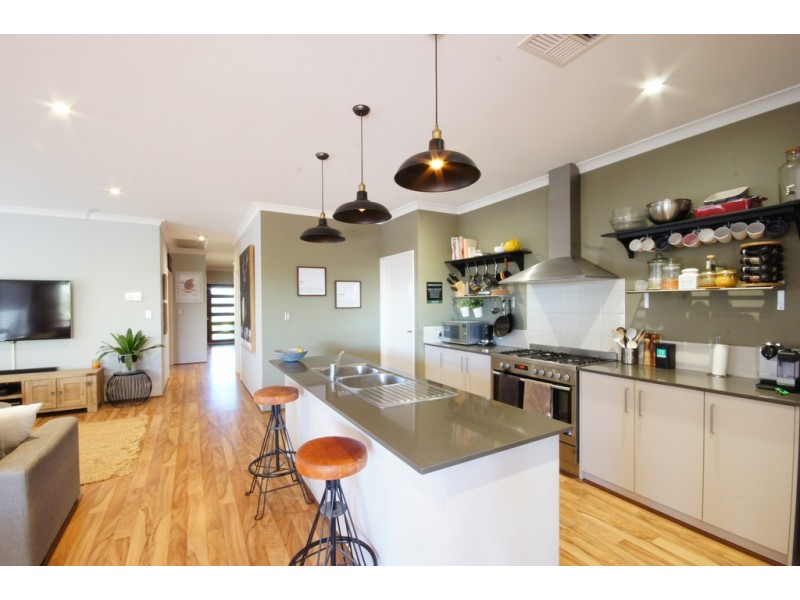 LEASED!!! 29 Bellas Circuit, Piara Waters WA 6112