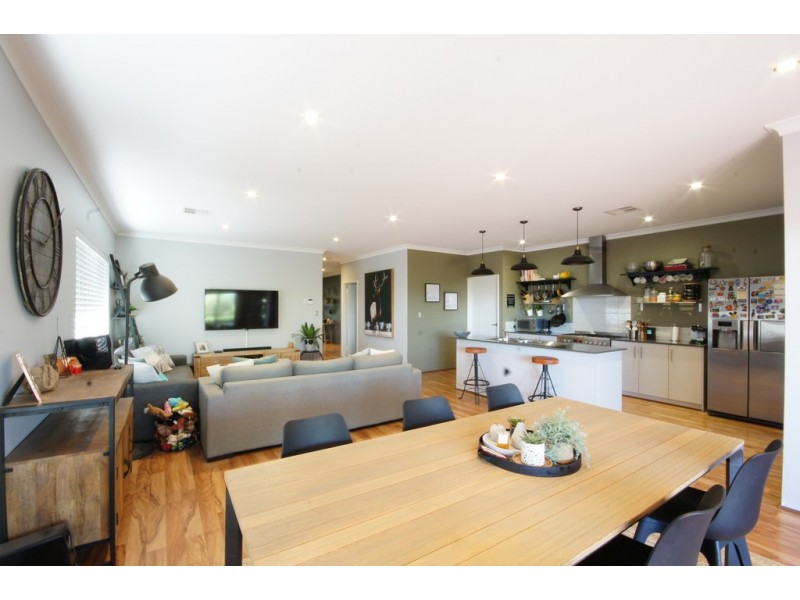 LEASED!!! 29 Bellas Circuit, Piara Waters WA 6112