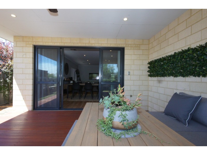 LEASED!!! 29 Bellas Circuit, Piara Waters WA 6112