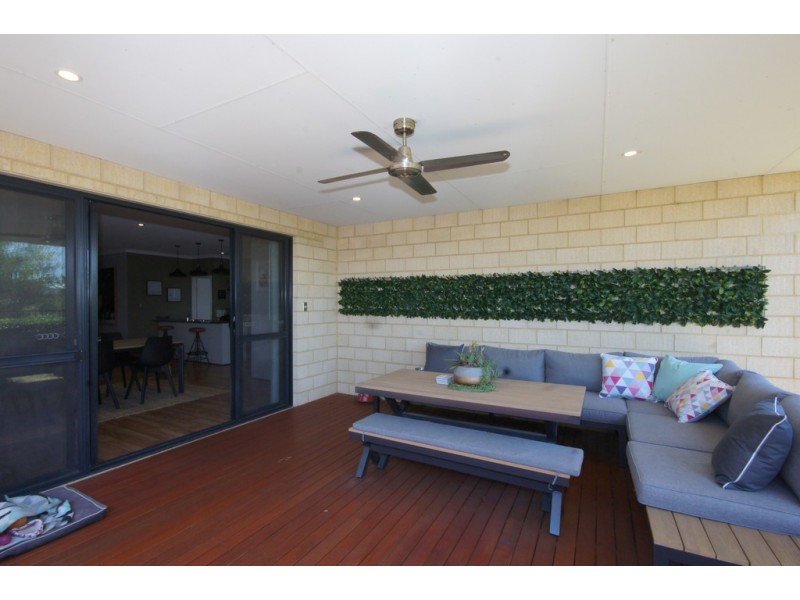 LEASED!!! 29 Bellas Circuit, Piara Waters WA 6112