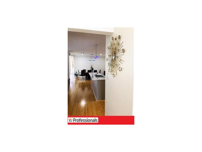 4 Ruck Street, Wattle Grove WA 6107