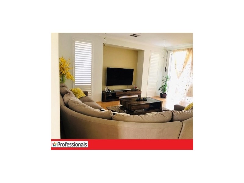 4 Ruck Street, Wattle Grove WA 6107