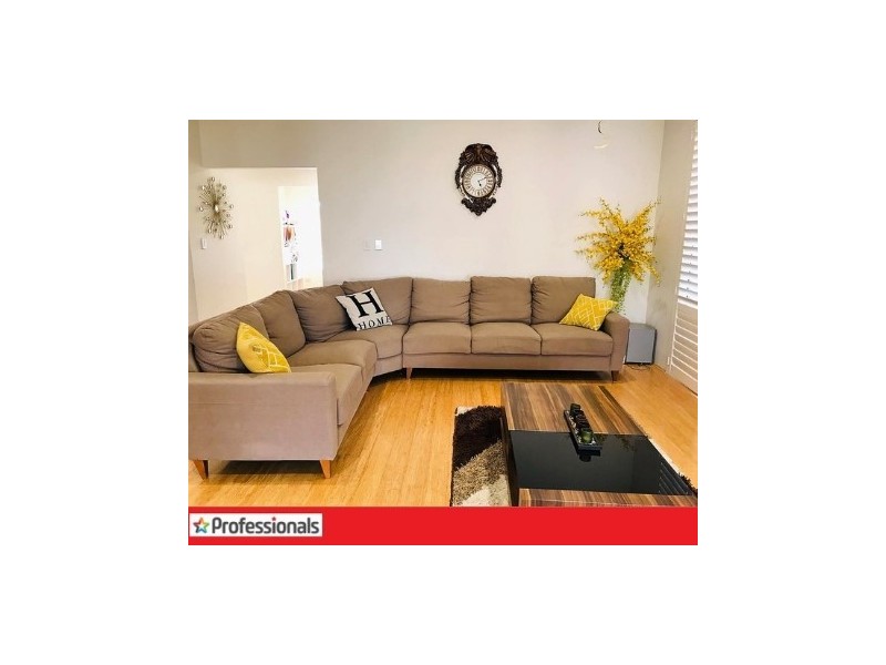 4 Ruck Street, Wattle Grove WA 6107