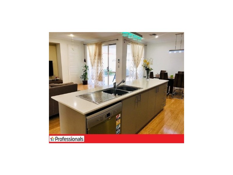 4 Ruck Street, Wattle Grove WA 6107