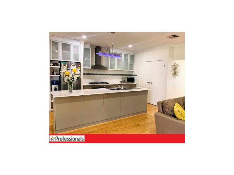 4 Ruck Street, Wattle Grove WA 6107