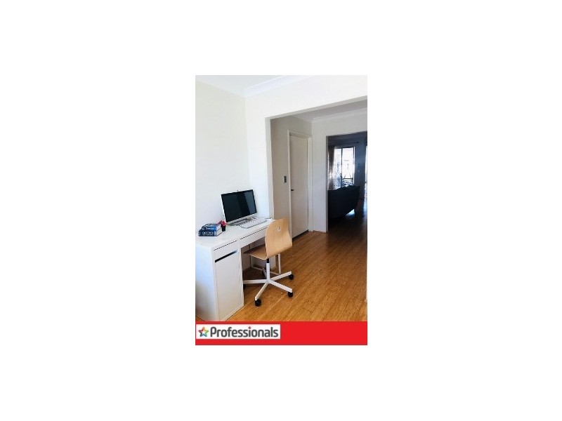 4 Ruck Street, Wattle Grove WA 6107