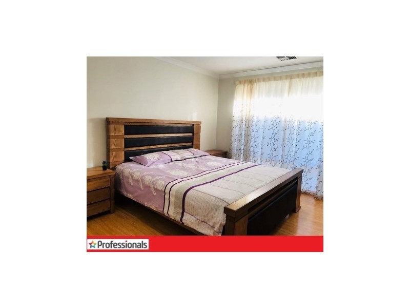 4 Ruck Street, Wattle Grove WA 6107