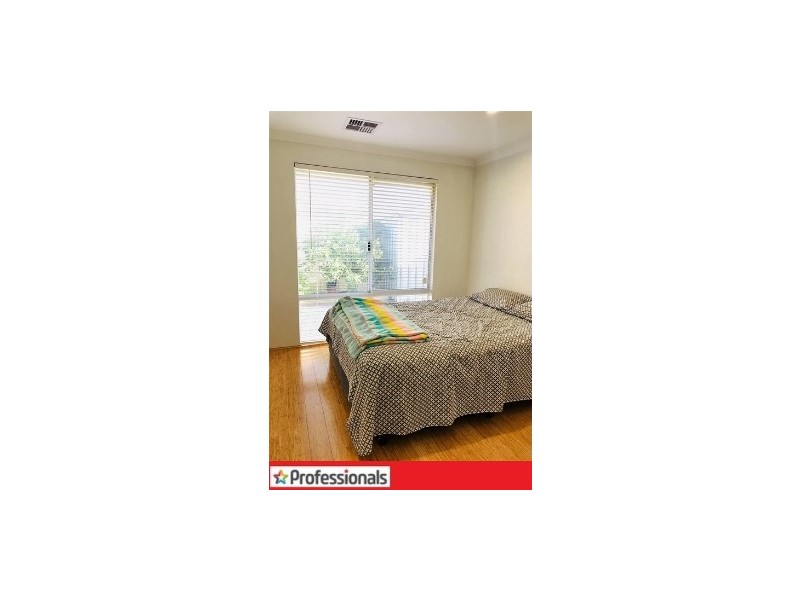 4 Ruck Street, Wattle Grove WA 6107