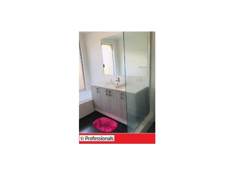 4 Ruck Street, Wattle Grove WA 6107