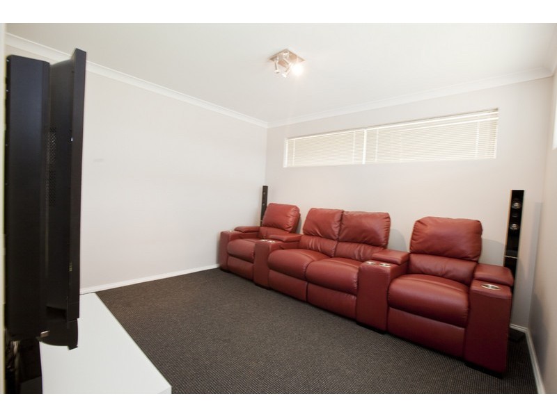 9 Aromatic Crescent, Atwell WA 6164