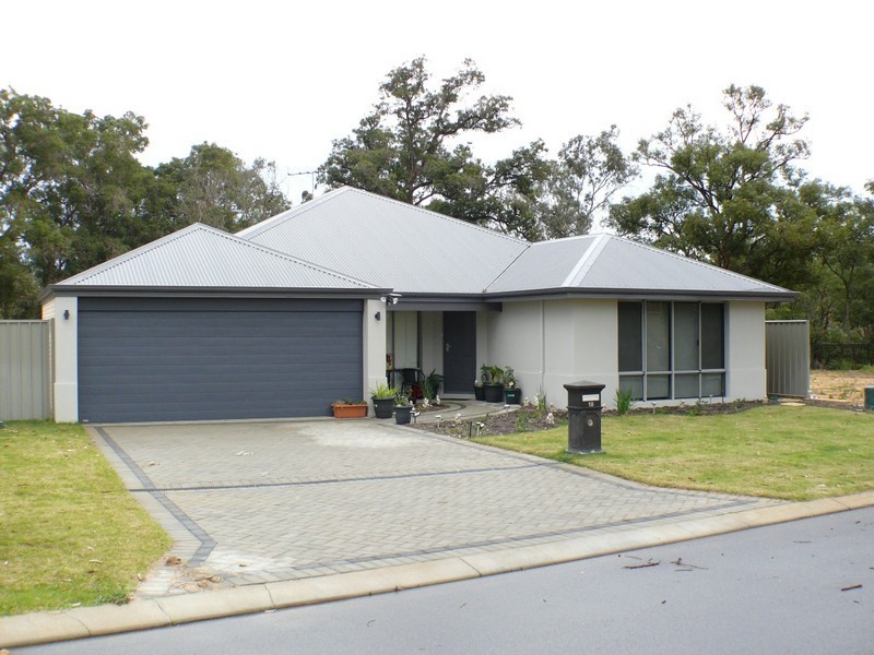 18 Lyndhurst Crescent, Wellard WA 6170