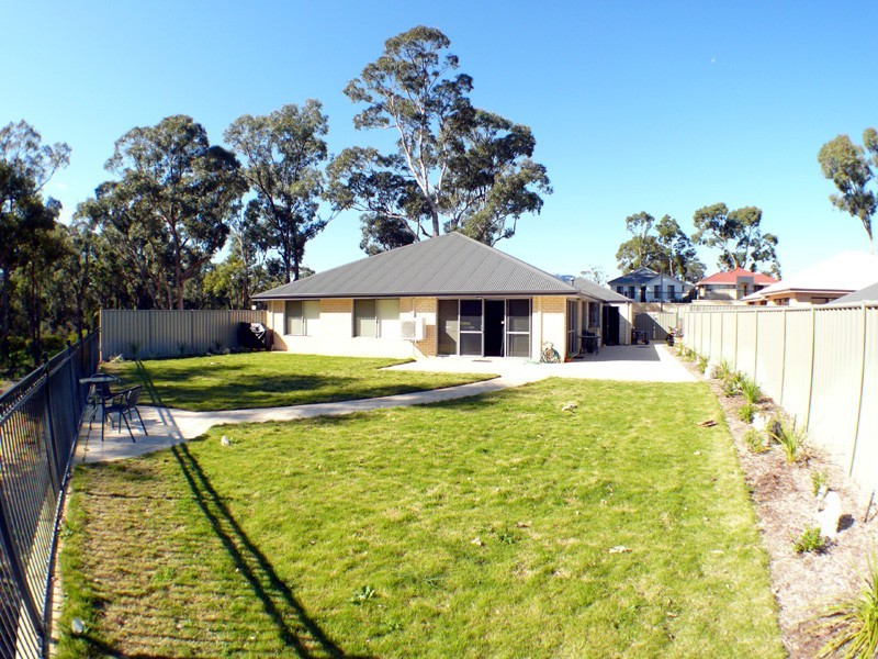 18 Lyndhurst Crescent, Wellard WA 6170