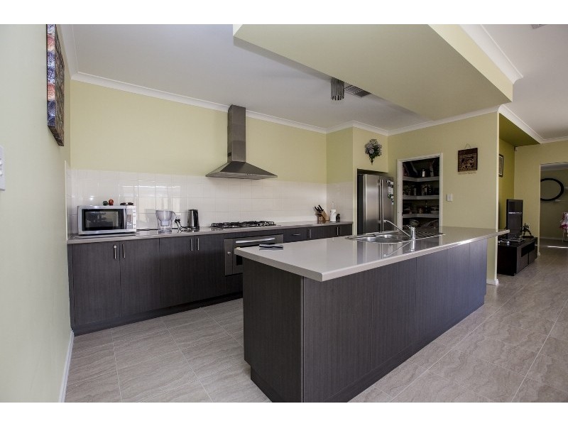 20 Baumea Turn, Hammond Park WA 6164