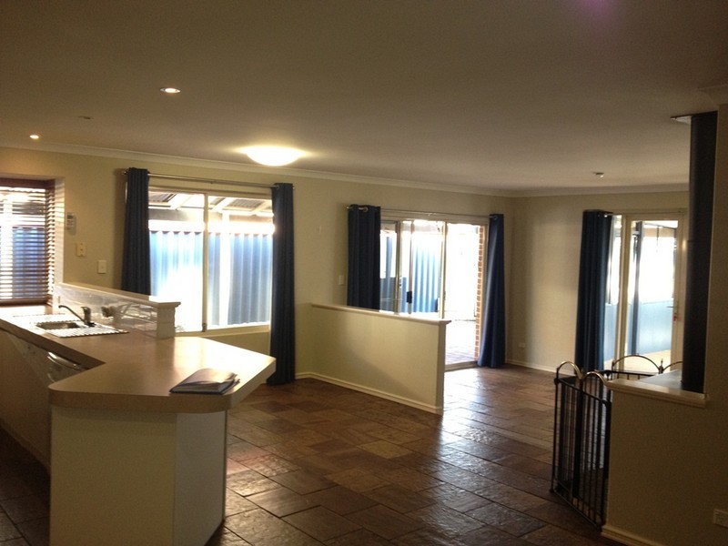 10 Dusenberg Mews, Atwell WA 6164