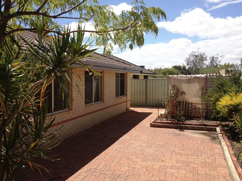 16 Tozer Loop, Atwell WA 6164