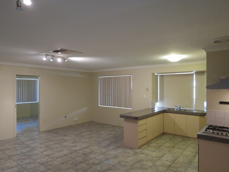 16 Tozer Loop, Atwell WA 6164