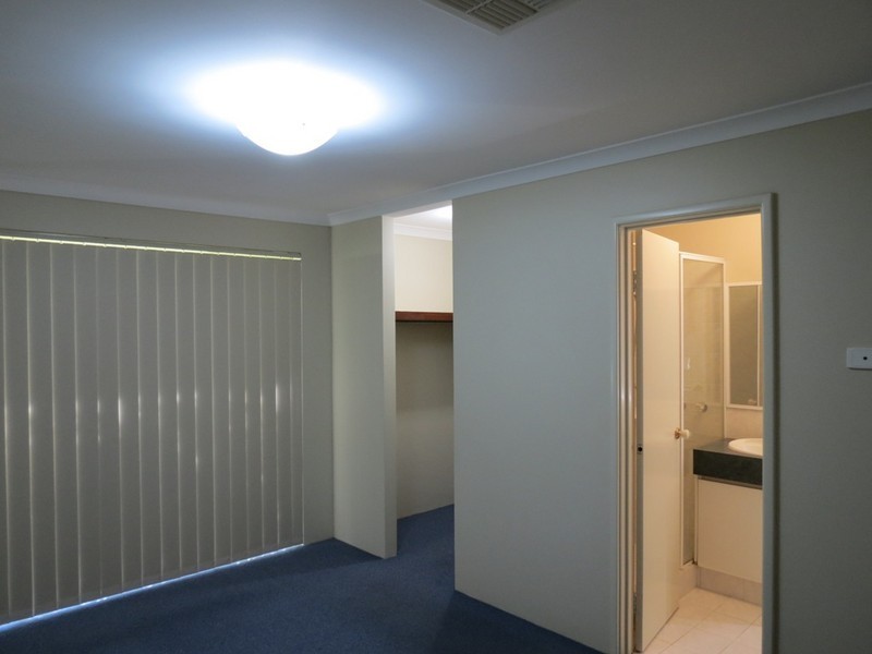 16 Tozer Loop, Atwell WA 6164
