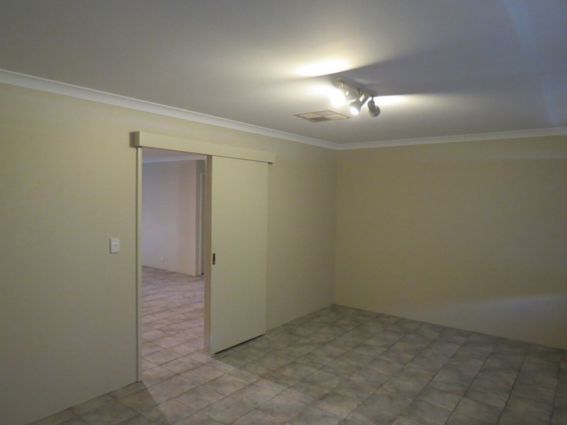 16 Tozer Loop, Atwell WA 6164