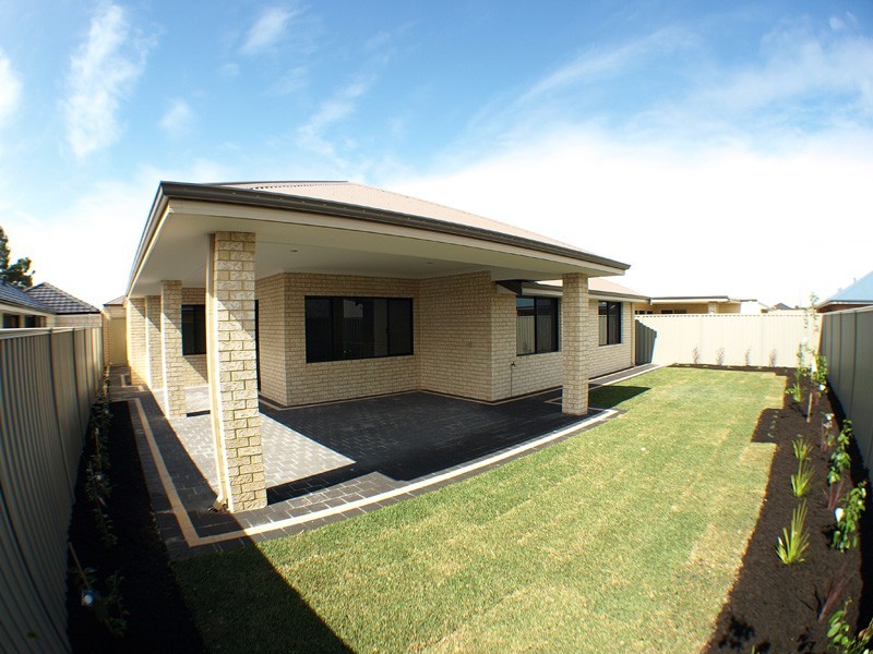 7 Birmingham Parade, Forrestdale WA 6112
