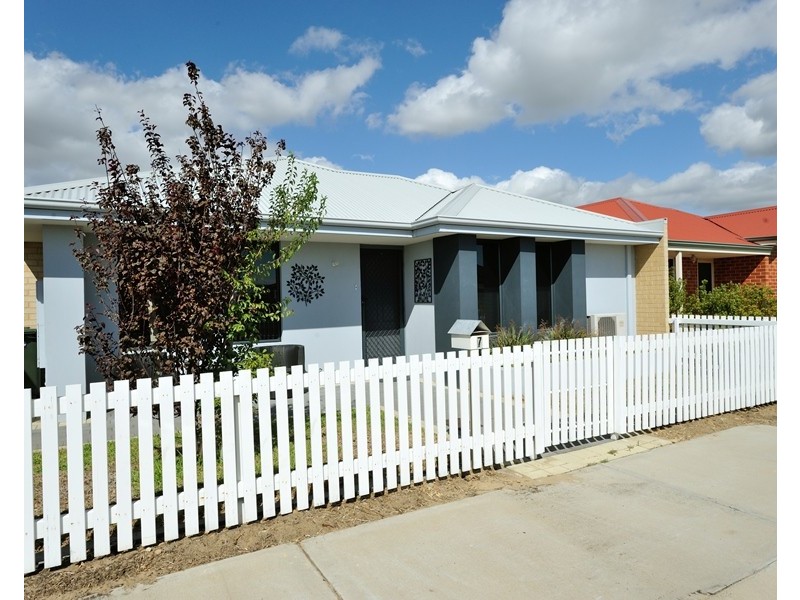 7 Essence Bend, Atwell WA 6164