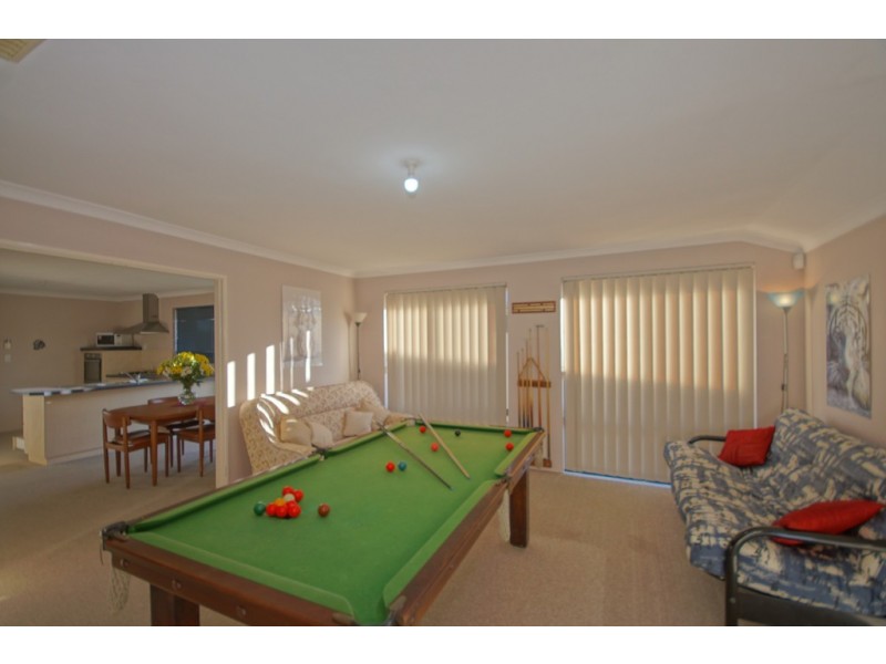103 Minerva Loop, Success WA 6164