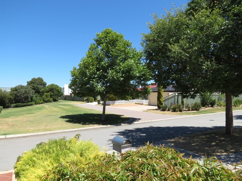 25 Jakovich Circuit, Atwell WA 6164