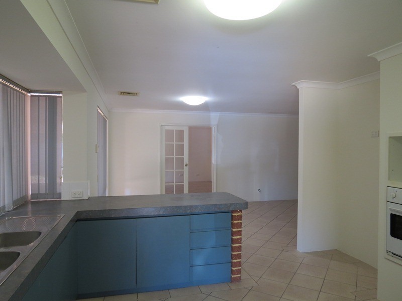 6 BUSS WAY, Atwell WA 6164