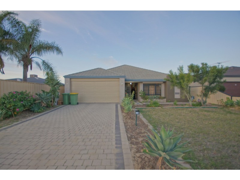 20 Sheffield Road, Wattle Grove WA 6107
