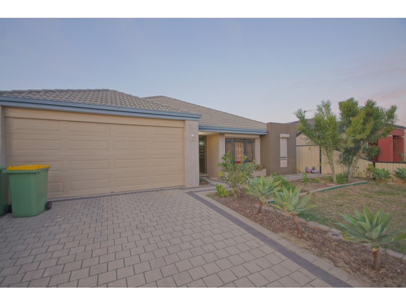 20 Sheffield Road, Wattle Grove WA 6107