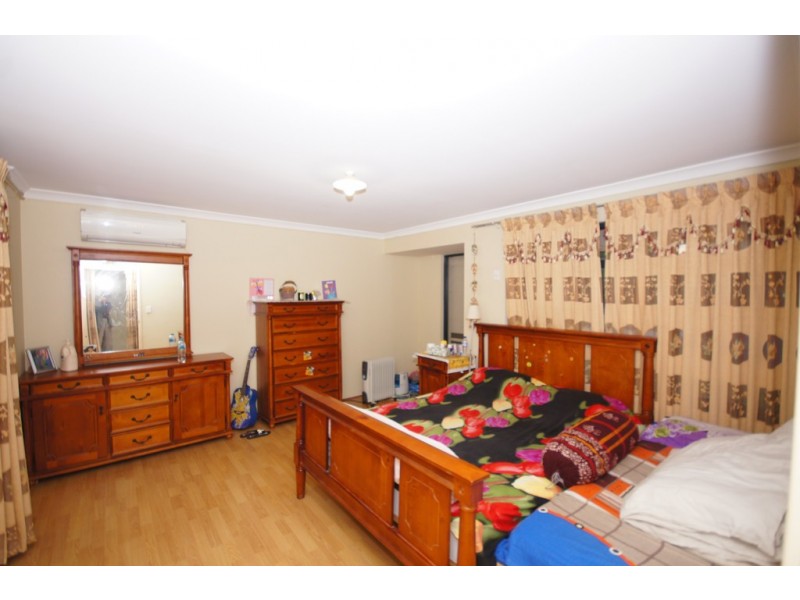 20 Sheffield Road, Wattle Grove WA 6107