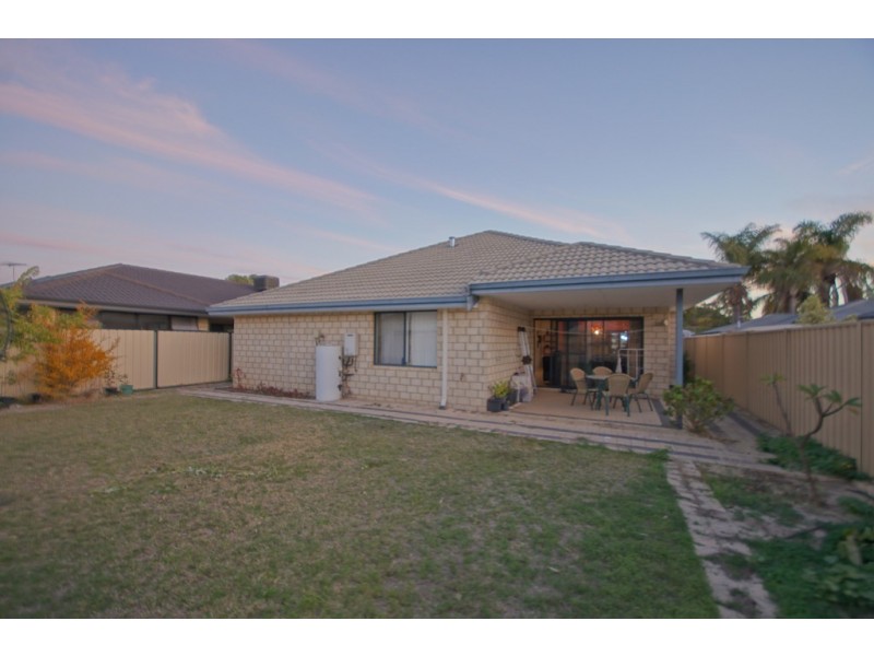 20 Sheffield Road, Wattle Grove WA 6107