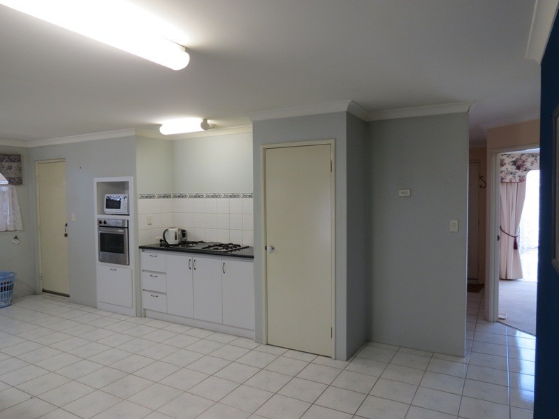 28 Lakehurst Way, Atwell WA 6164