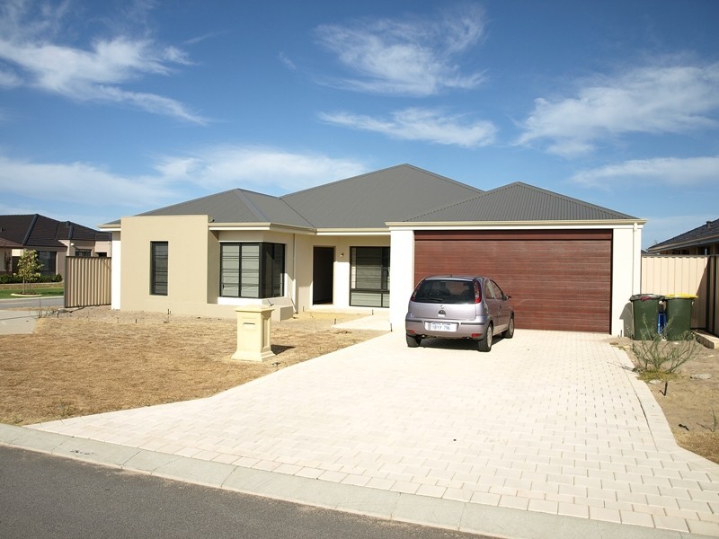 16 Giverny Gardens, Aubin Grove WA 6164